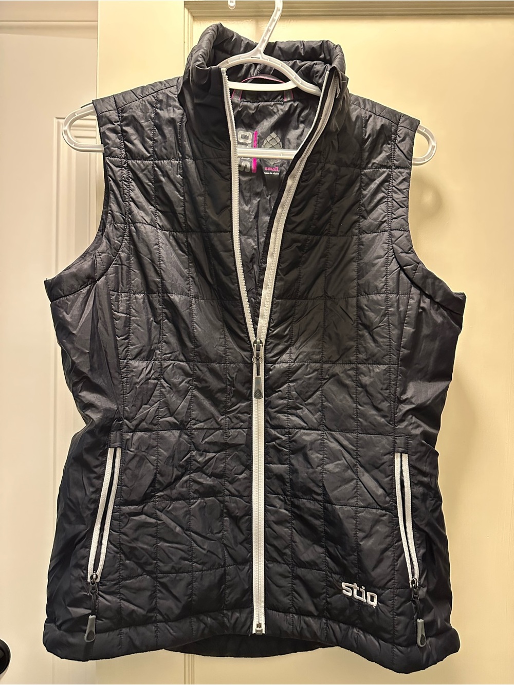 Stio Black Quilted Lightweight Insulated Vest with Contrast Zippers